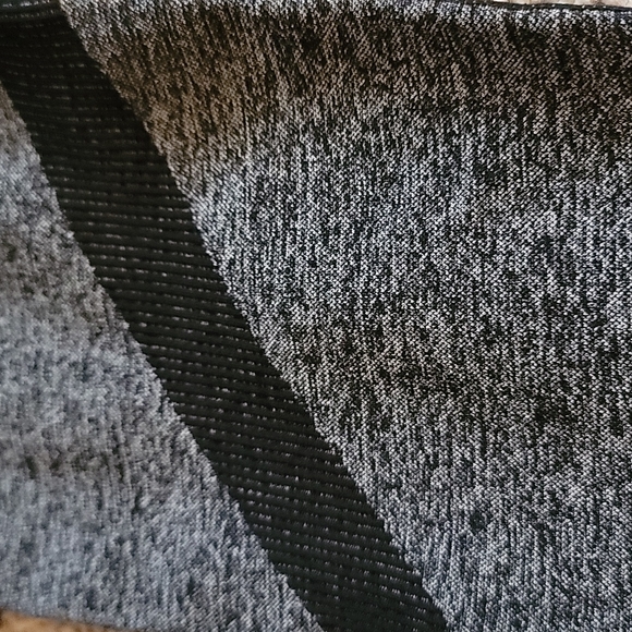 Fabletics Capris - Picture 4 of 7